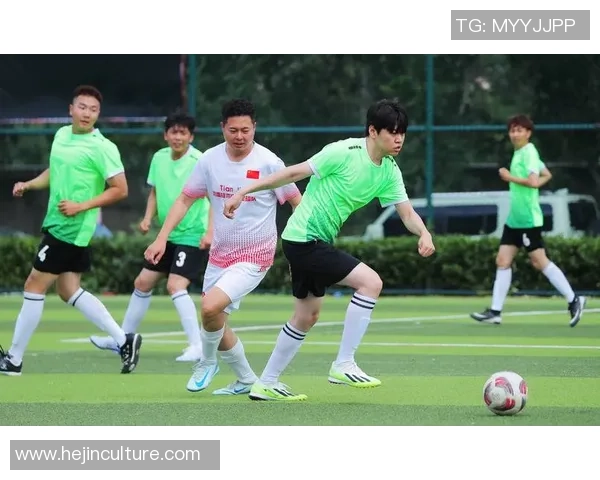 足球巨星与商业总裁的跨界合作如何影响全球体育产业发展