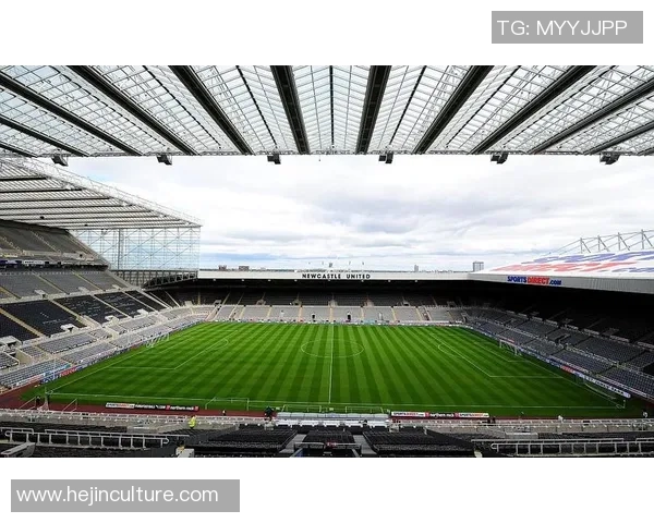 足球明星与粉丝共同度过的温馨时刻感动人心展现真正的球场魅力